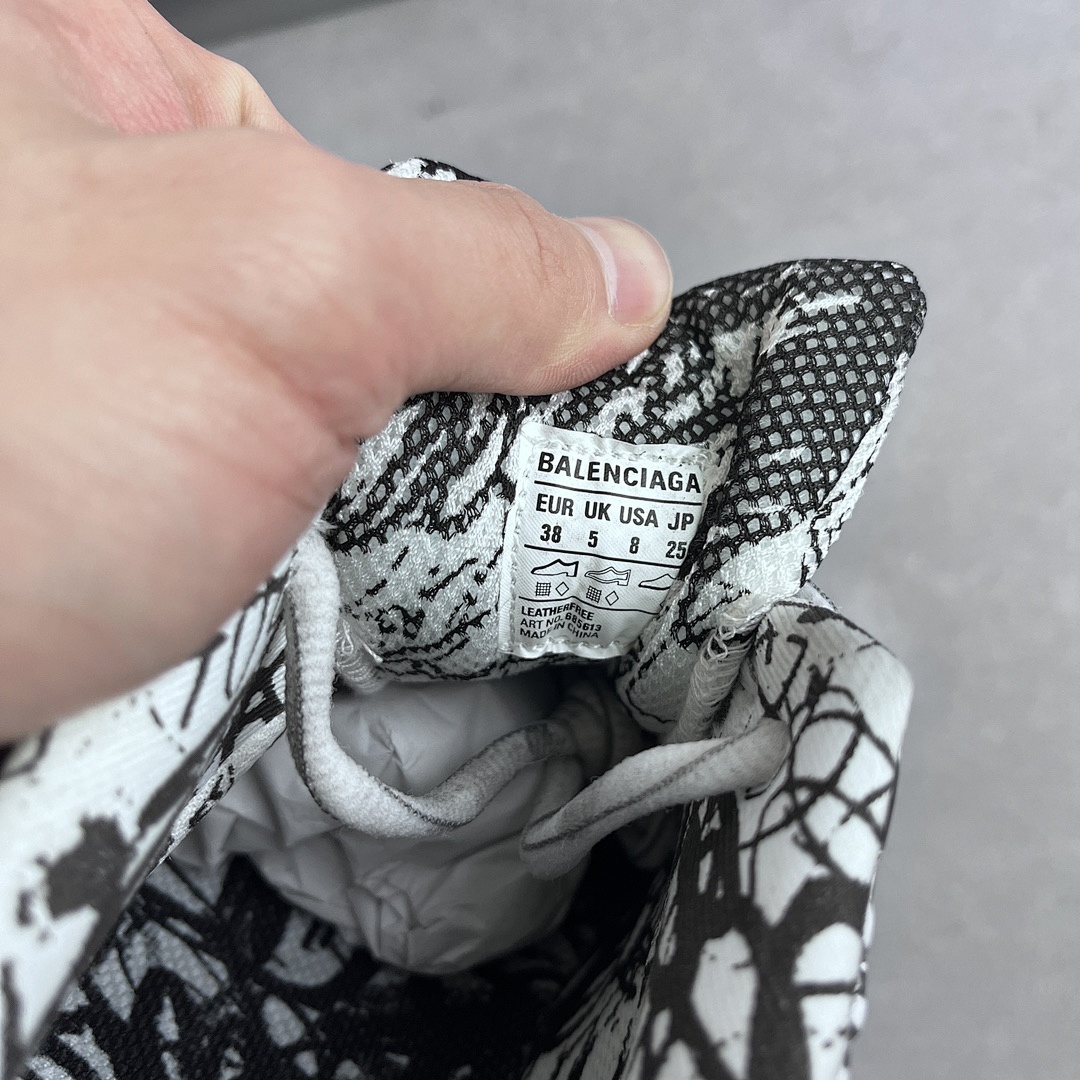Balenciaga Defender - Image 18