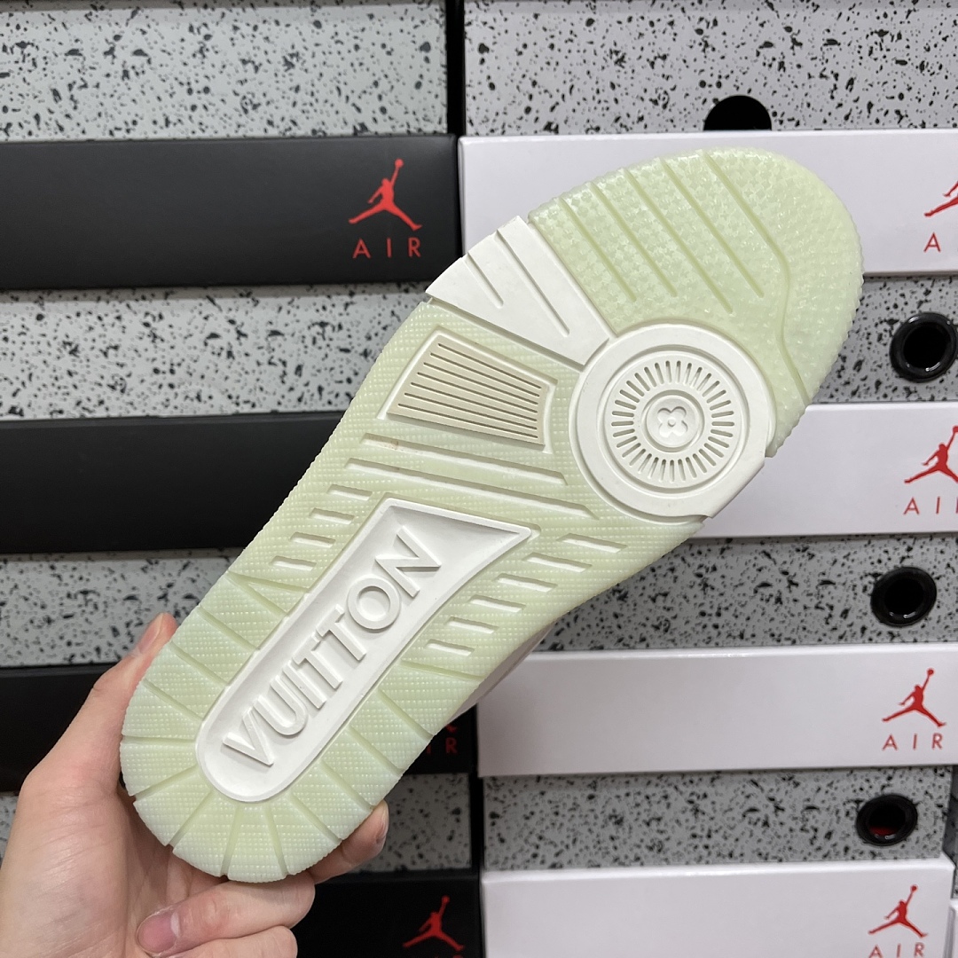 Louis Vuitton Trainer - Image 7