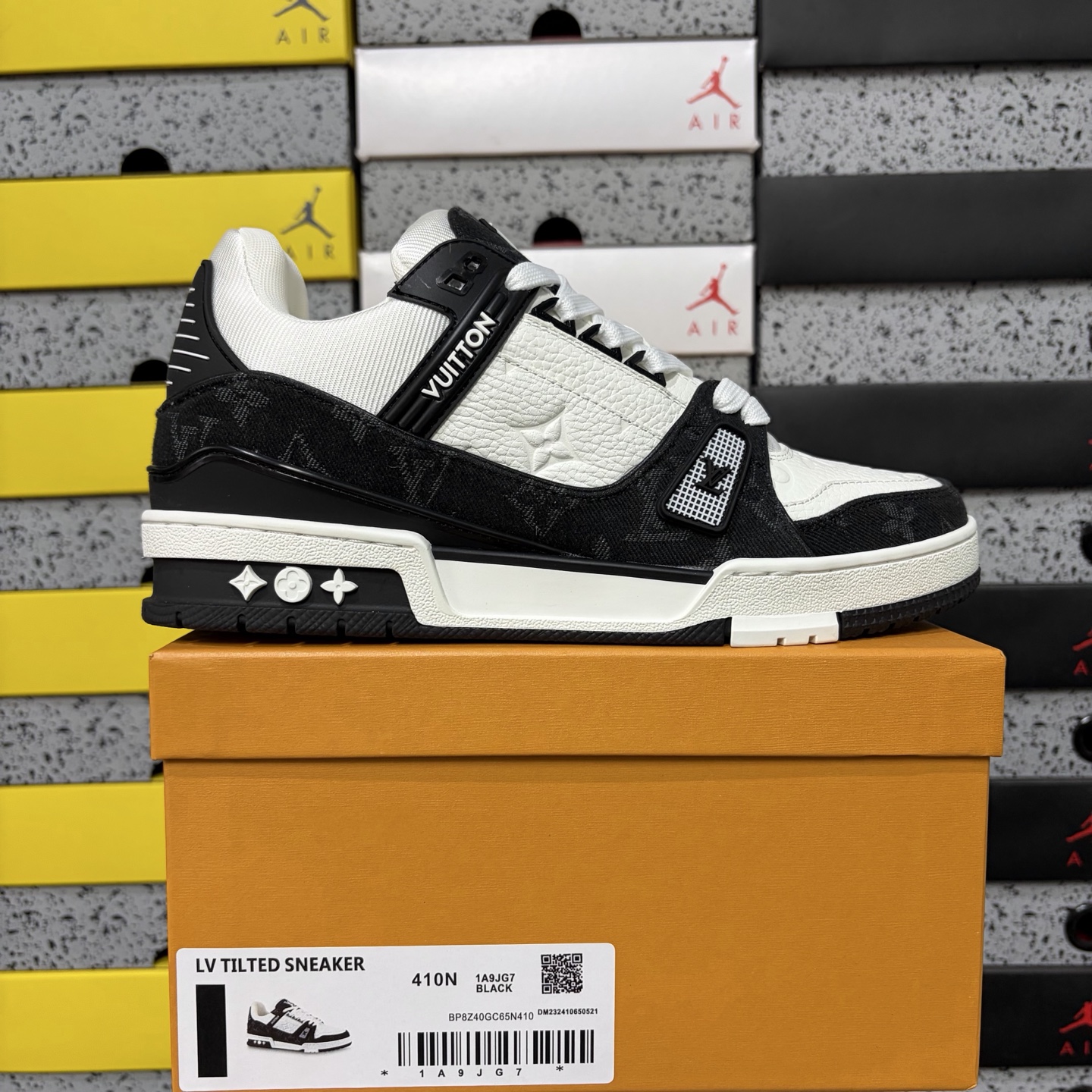 Louis Vuitton Trainer - Image 11