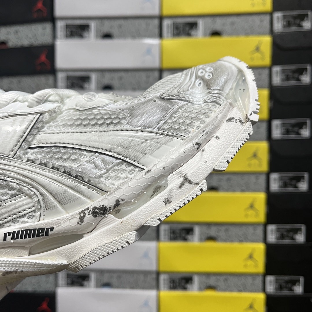 Balenciaga BLCG Runner 7.5 - Image 10