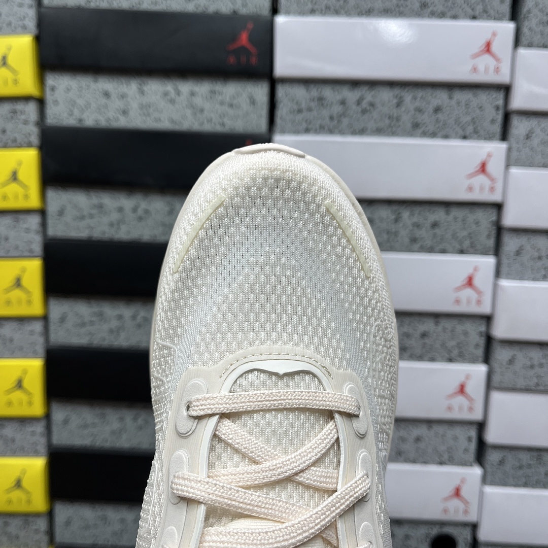 Nike Vomero Premium Chalk - Image 2