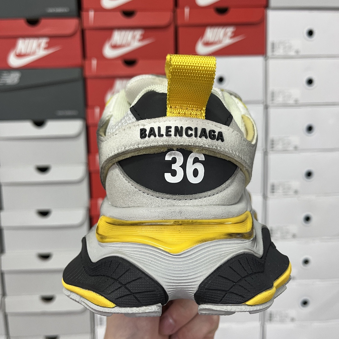 Balenciaga Cargo - Image 44