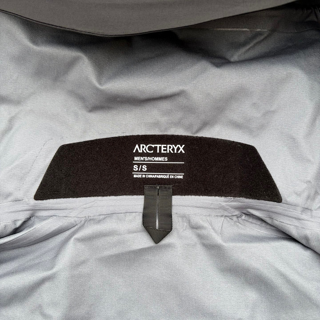 Arc'teryx Beta Jacket (Black SL) - Image 13