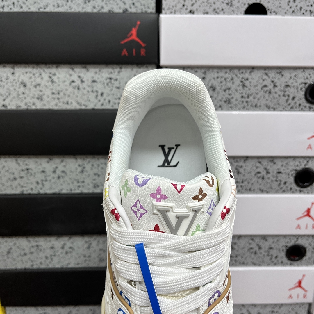 Louis Vuitton Trainer / (White) - Image 5