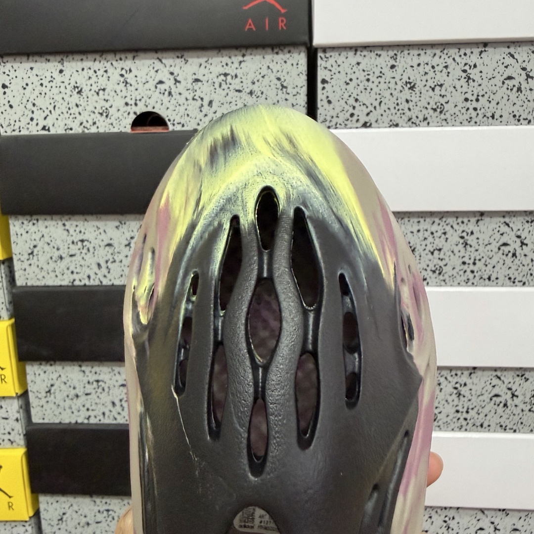Adidas Slide/Foam Runner - Image 63