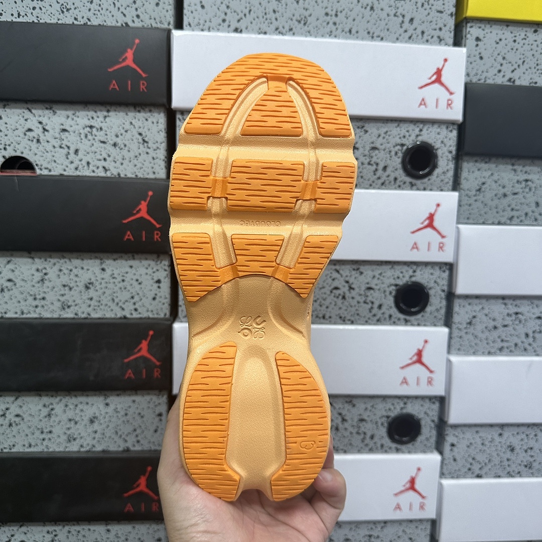 On Running Cloudsolo LOEWE (Orange) - Image 8