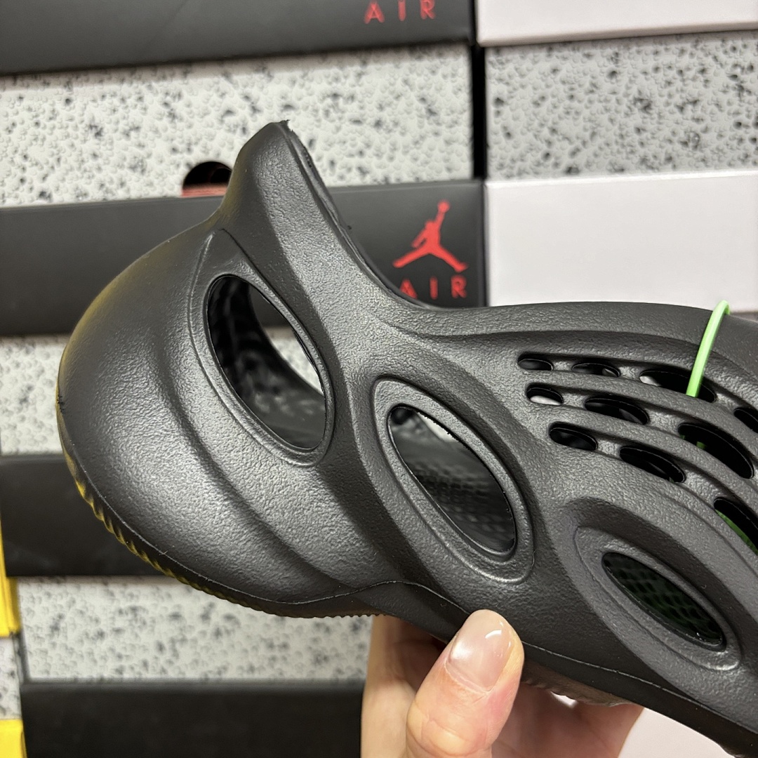 Adidas Slide/Foam Runner - Image 119