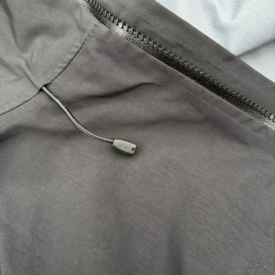 Arc'teryx Beta Jacket (Black SL) - Image 5