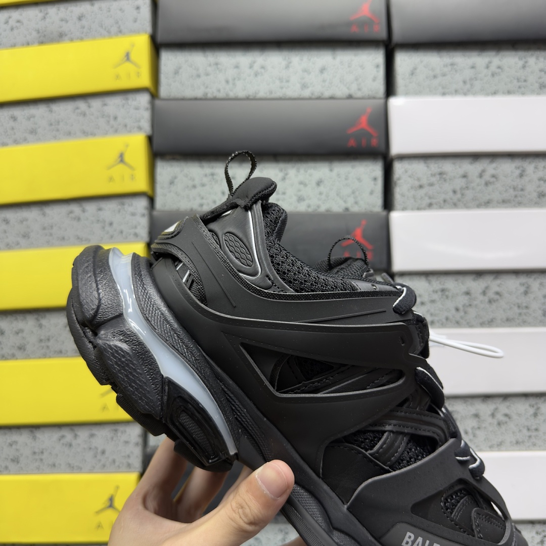 Balenciaga BLCG Track LED 3.0 (Black) - Image 6