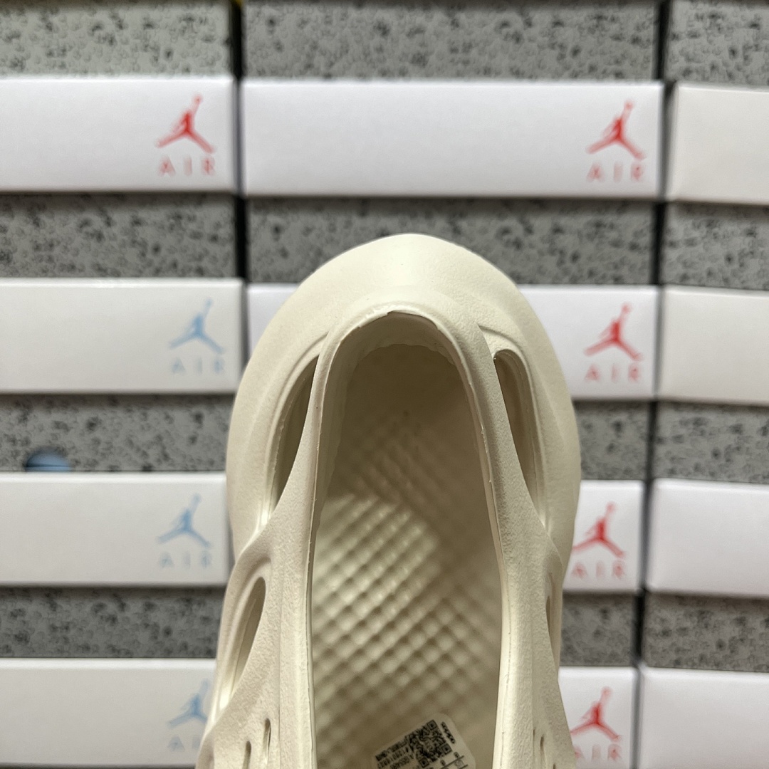 Adidas Slide/Foam Runner - Image 18