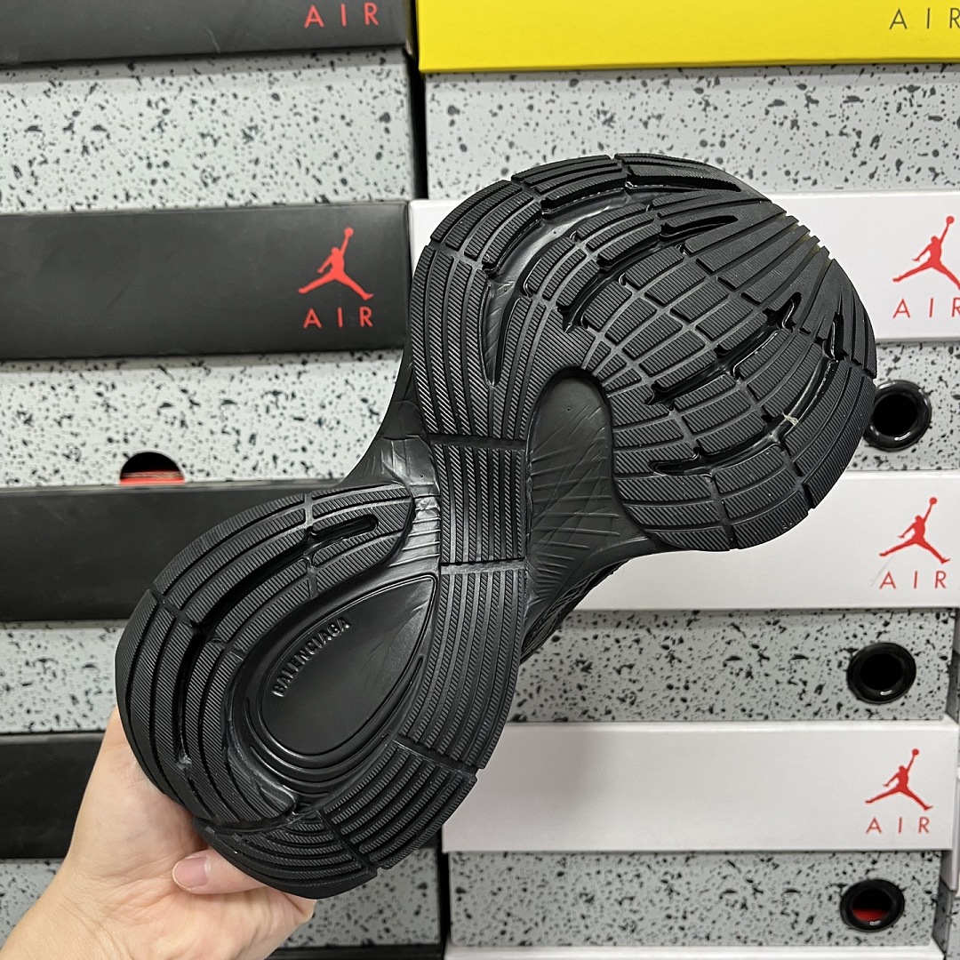 Balenciaga Circuit - Image 32