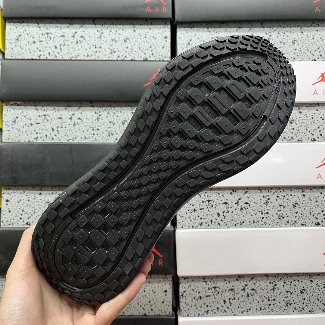 Nike Vomero Plus - Image 8
