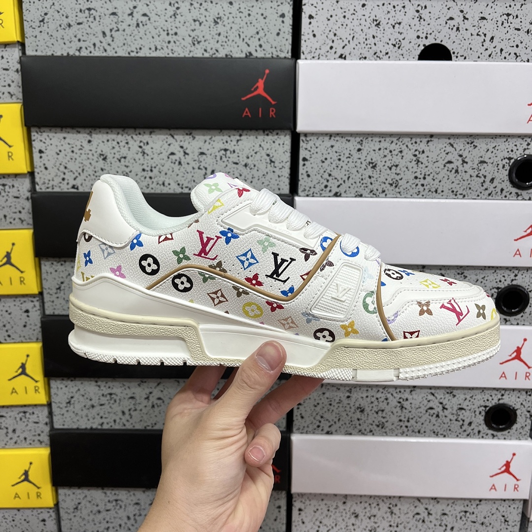 Louis Vuitton Trainer / (White) - Image 8