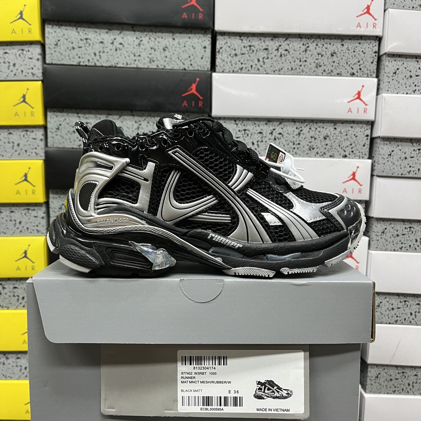 Balenciaga BLCG Runner 7.5 - Image 11