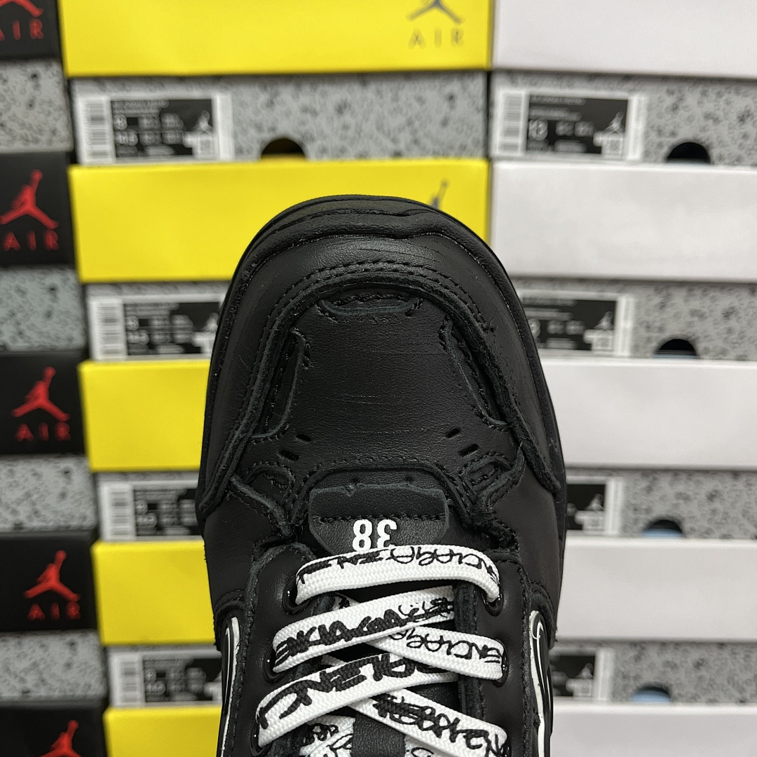 Balenciaga Hamptons Sneakers - Image 10
