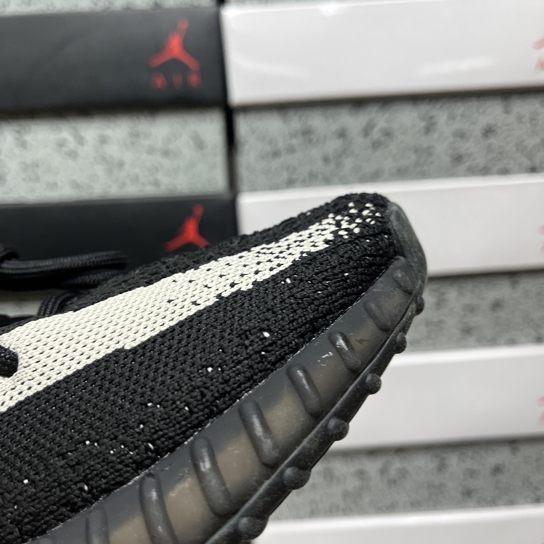 Adidas Yeezy Boost 350 V2 - Image 5
