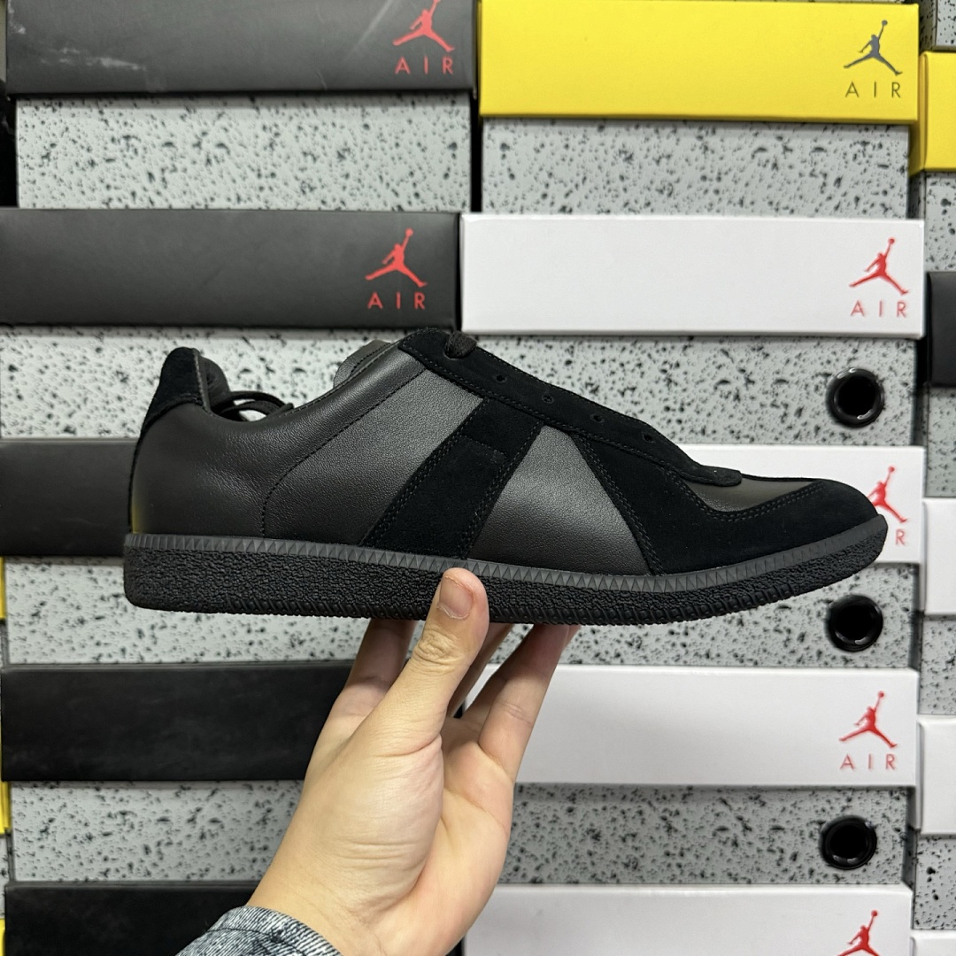 On Running Maison Margiela Replica Black 900 - Image 8