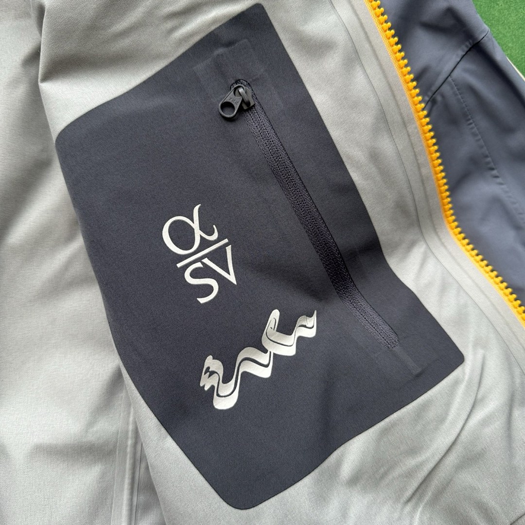Arc'teryx Alpha SV Year Or The Snake GTX Jacket LNY2025 - Image 10
