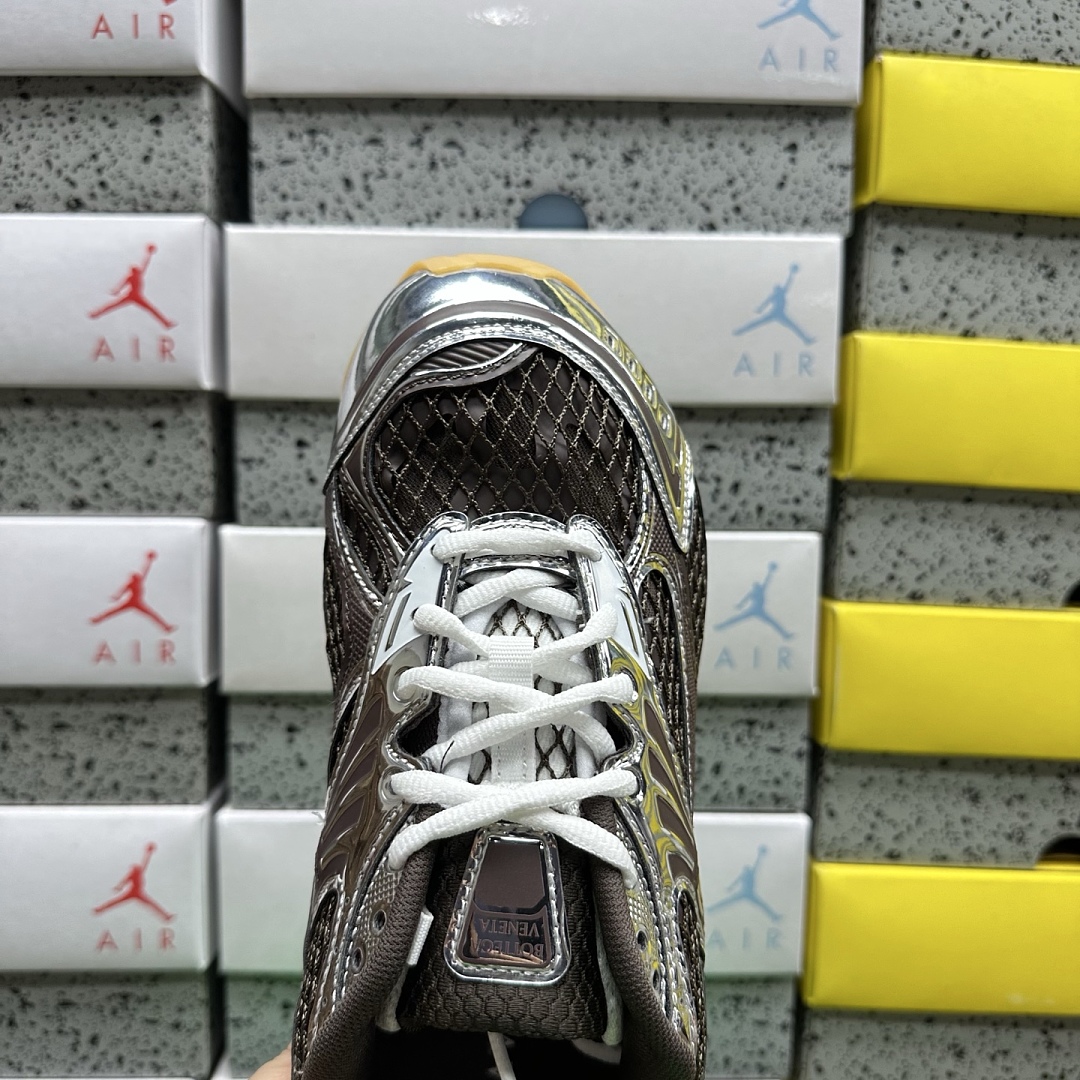 Bottega Veneta Orbit Surf Vapor - Image 2