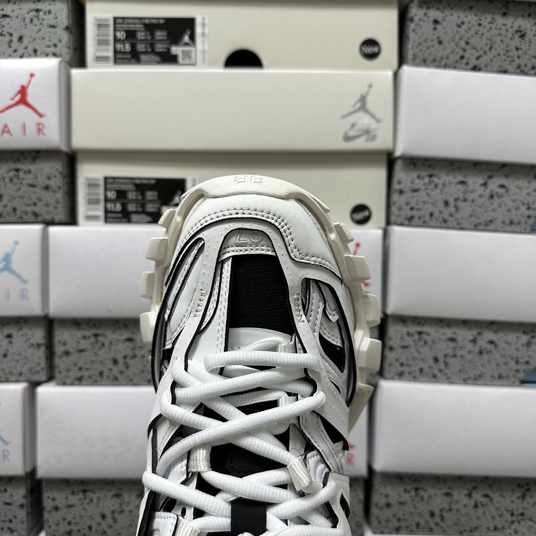 Balenciaga Track - Image 28