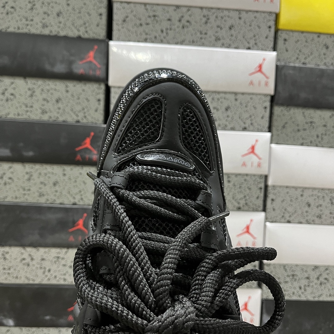 Louis Vuitton Skate Sneaker V3-9 - Image 3