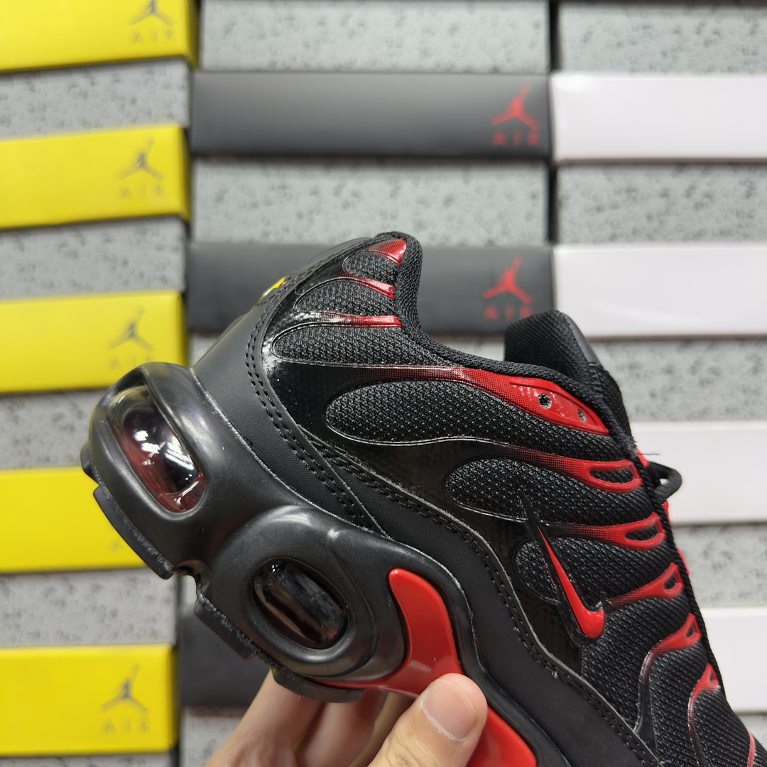 Nike Air Max Plus (Bred) - Image 2