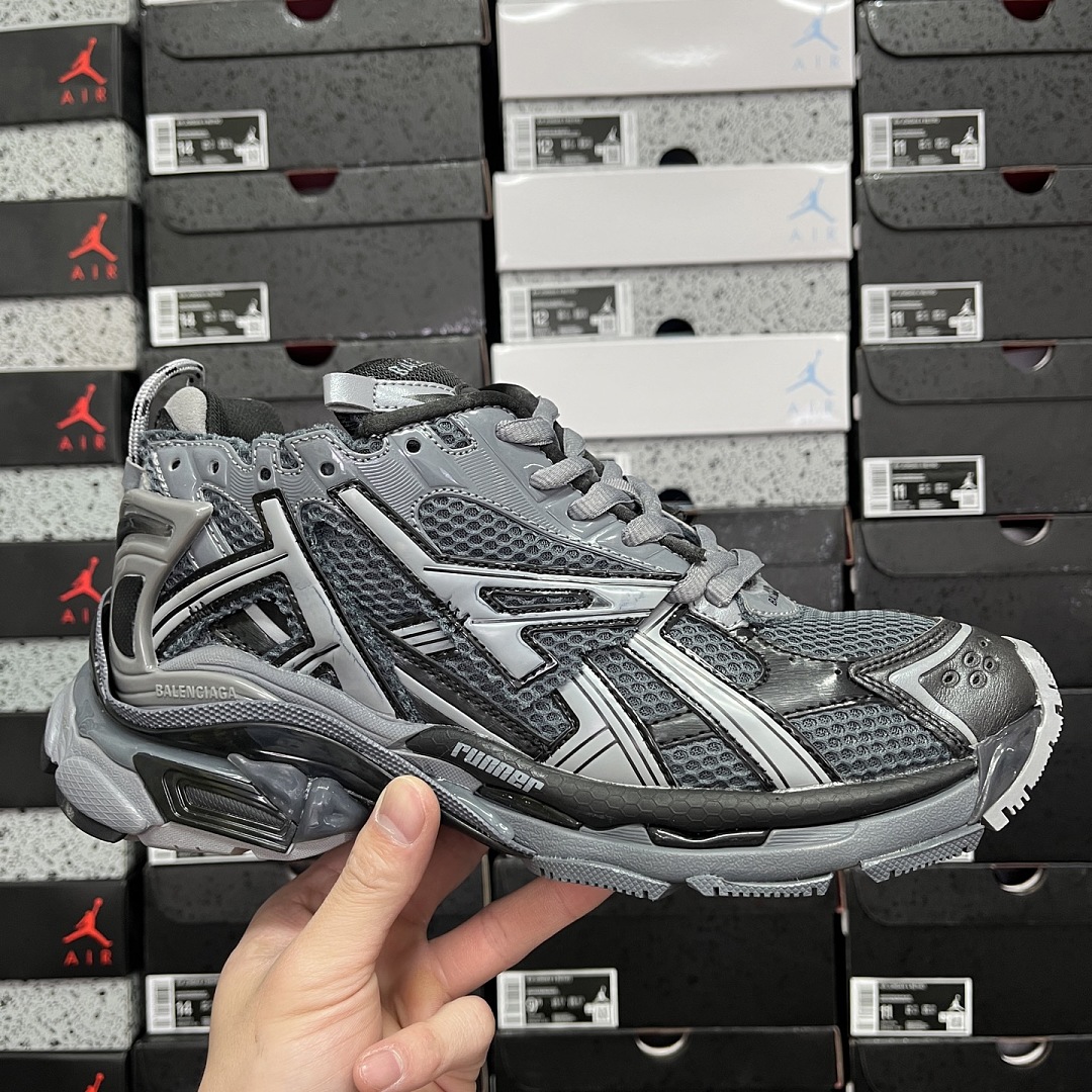 Balenciaga BLCG Runner 7.0 - Image 8