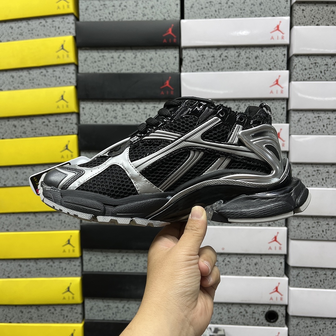 Balenciaga BLCG Runner 7.5 - Image 8
