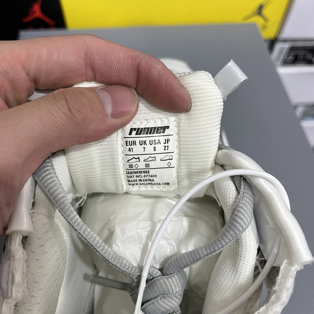 Balenciaga BLCG Runner 7.0 - Image 10