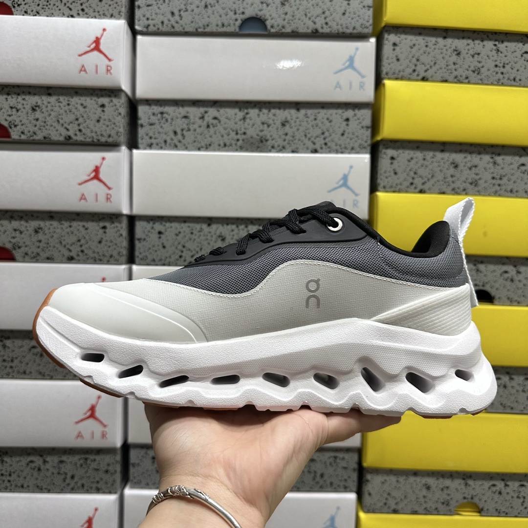 On Running Running Cloudtilt 2 LOEWE Black White 3WE10873509 - Image 3