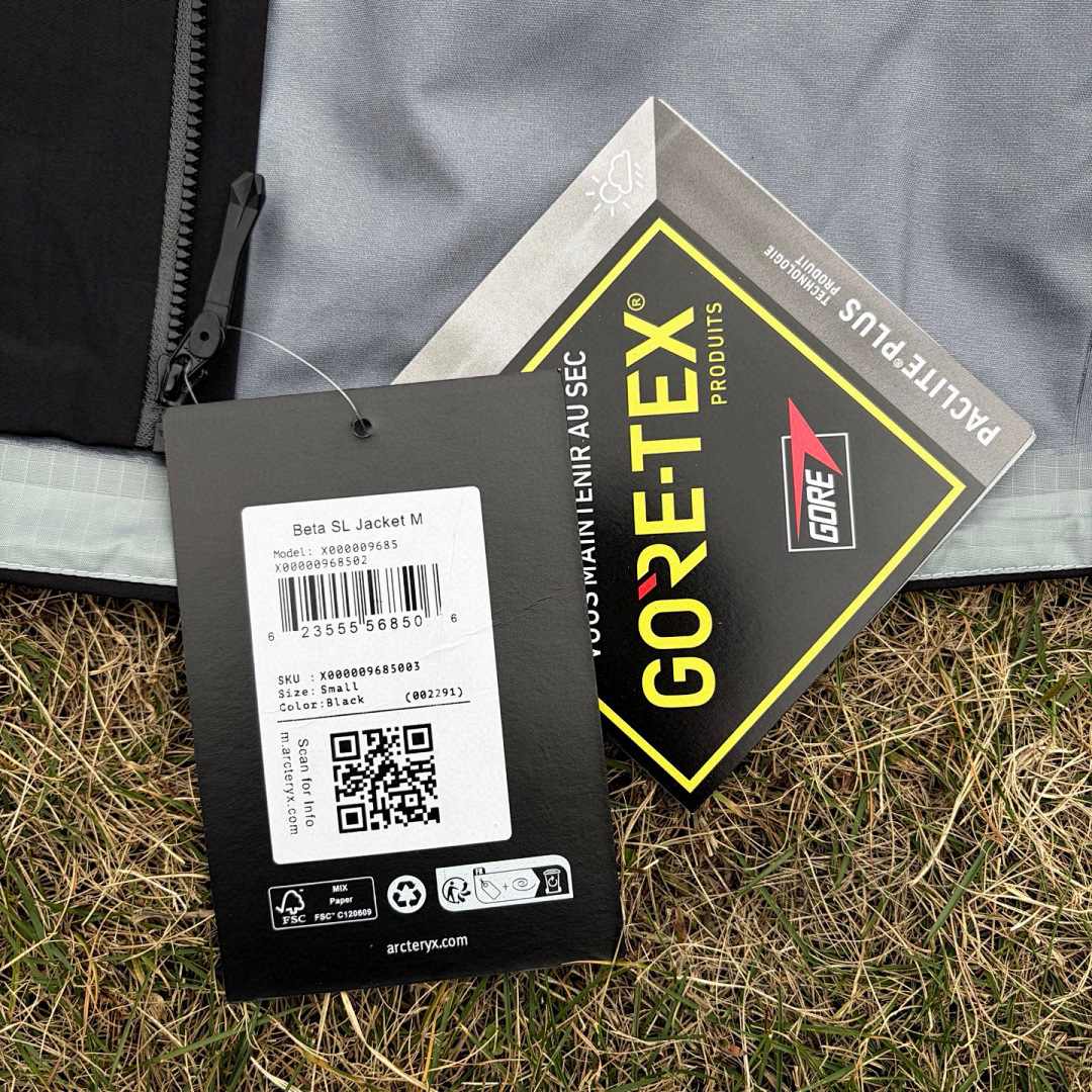 Arc'teryx Beta Jacket (Black SL) - Image 12