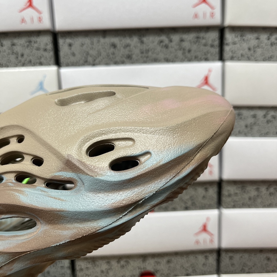 Adidas Slide/Foam Runner - Image 78