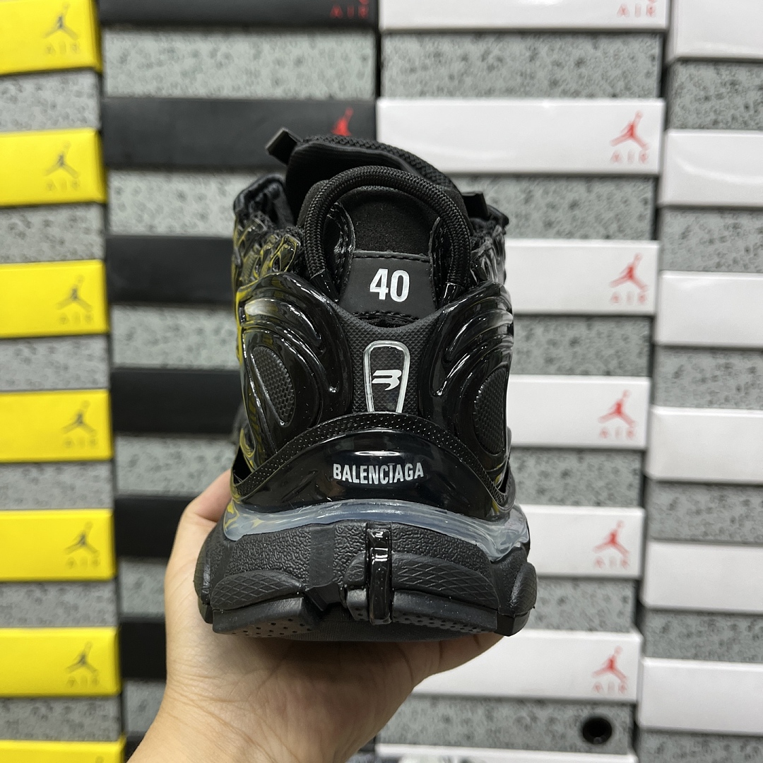 Balenciaga Runner LED Black 7.5 - Image 7