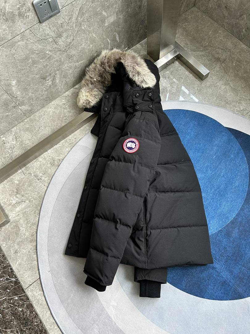 Canada Goose Wyndham Parka - Image 47