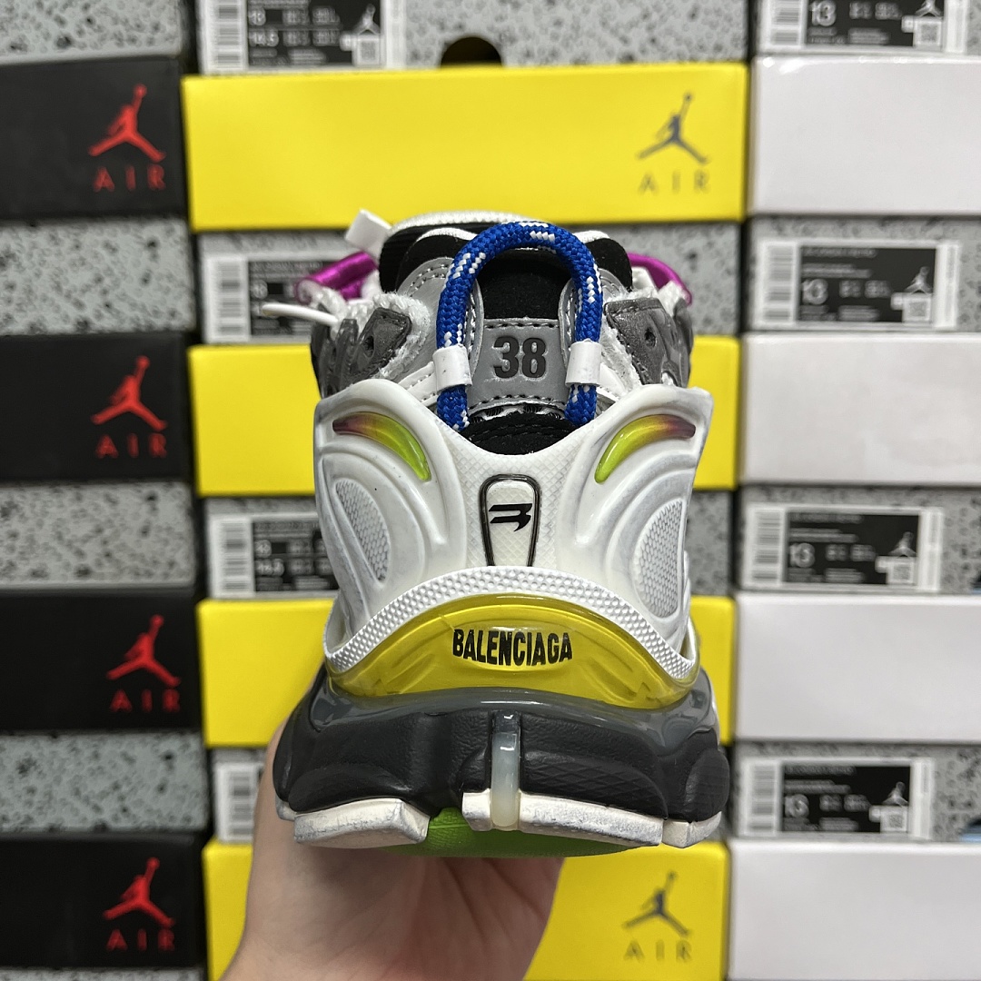 Balenciaga BLCG Runner 7.5 - Image 10