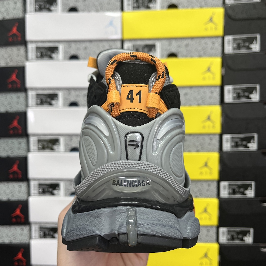 Balenciaga BLCG Runner 7.5 - Image 10
