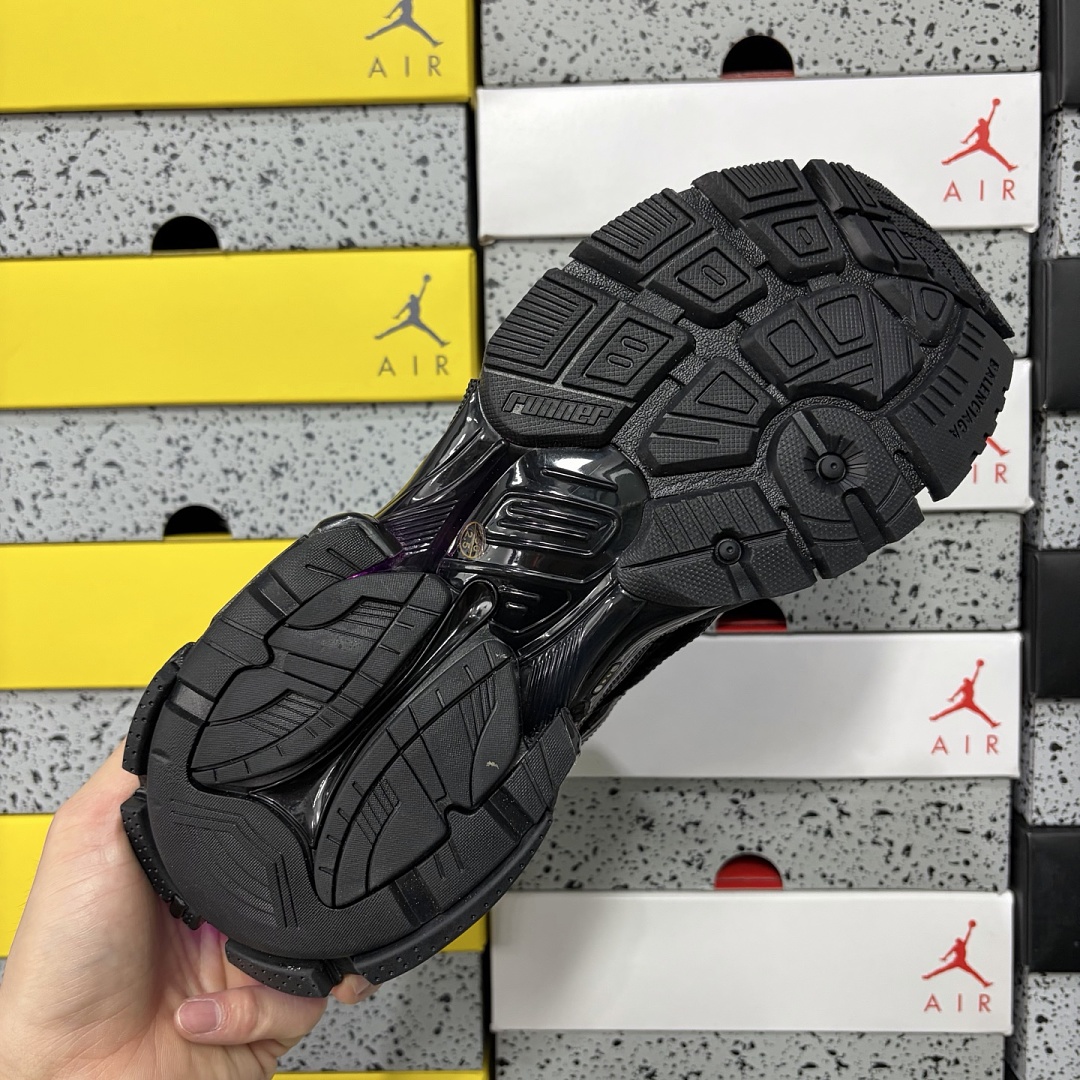 Balenciaga Runner LED Black 7.5 - Image 12