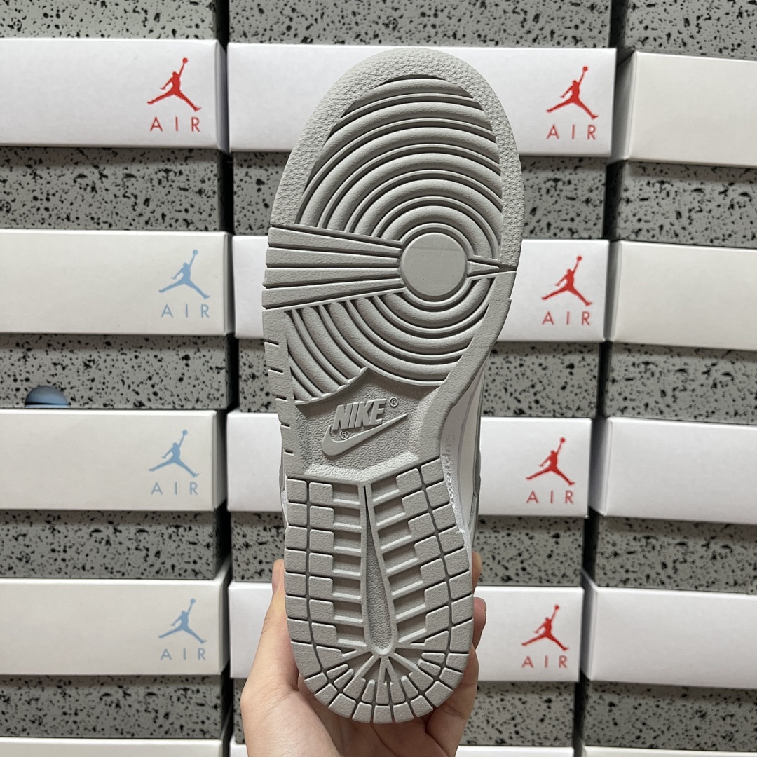 Nike SB Dunk Low Supreme 94 White Metallic Silver Collab (Grey) - Image 2