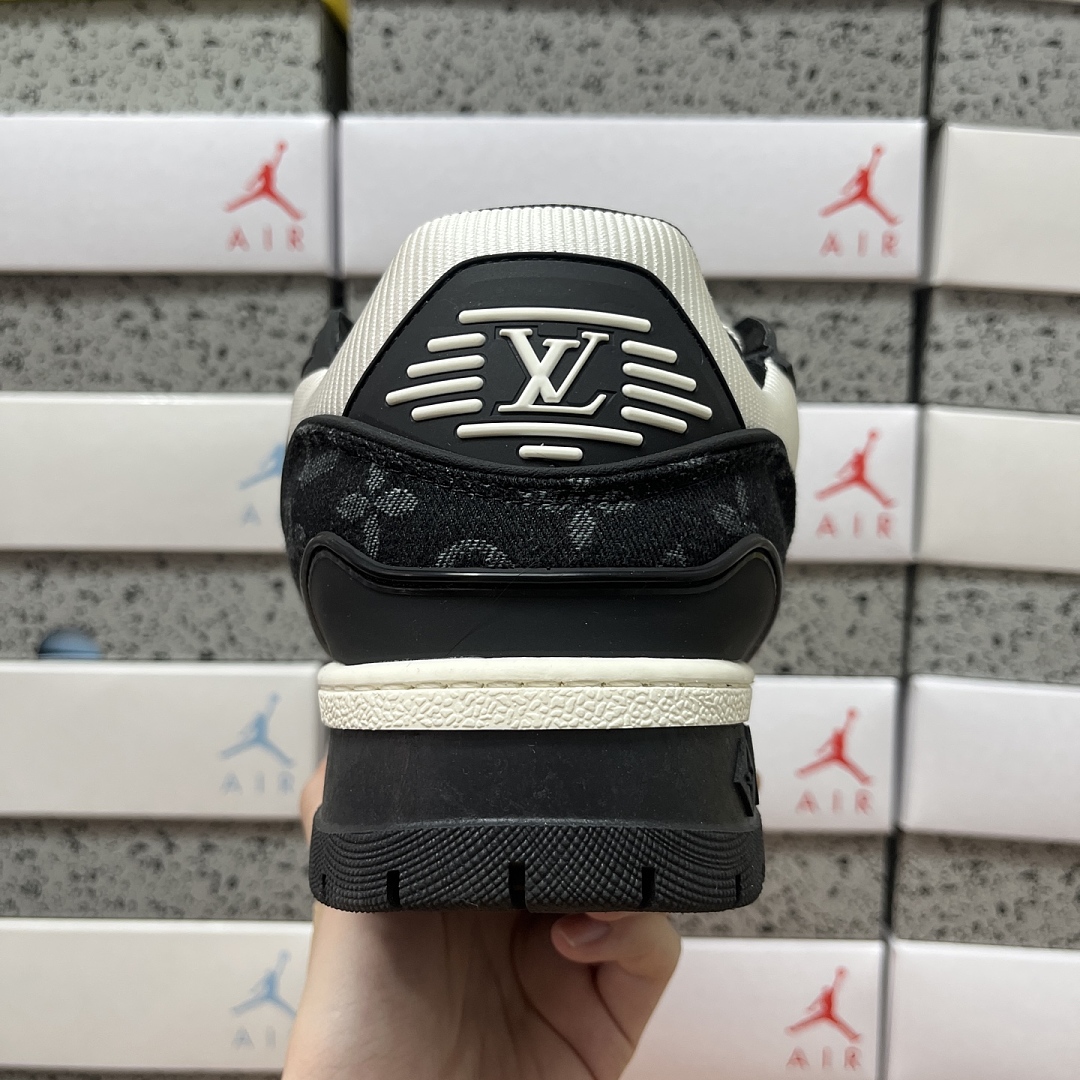 Louis Vuitton Trainer Maxi White Black Print - Image 7