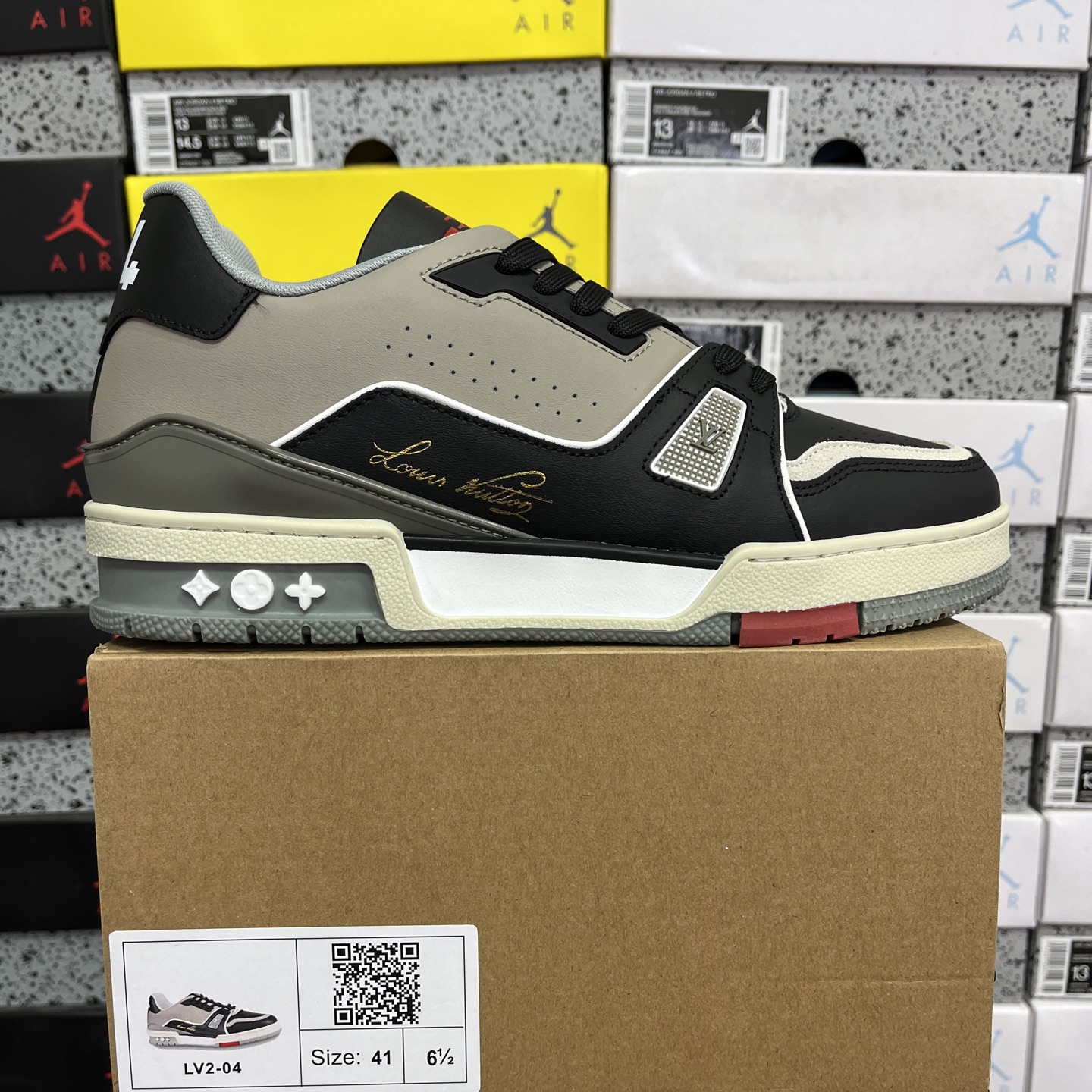 Louis Vuitton Trainer V2-04 - Image 10