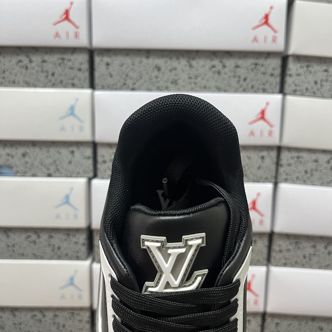 Louis Vuitton Trainer V2-05 - Image 4