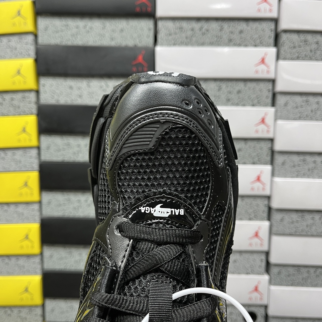Balenciaga Runner LED Black 7.5 - Image 5