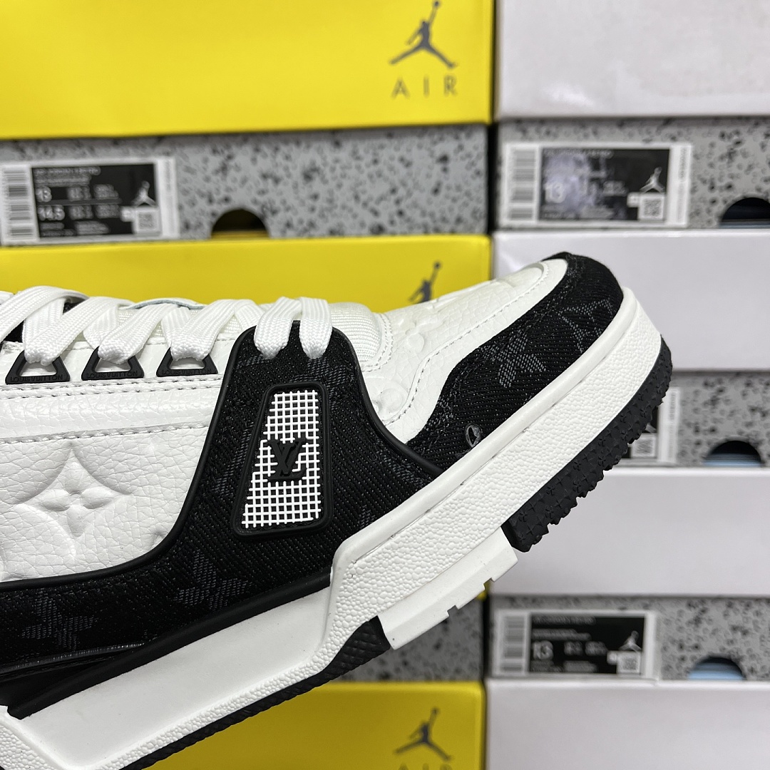 Louis Vuitton Trainer 1-03 - Image 2