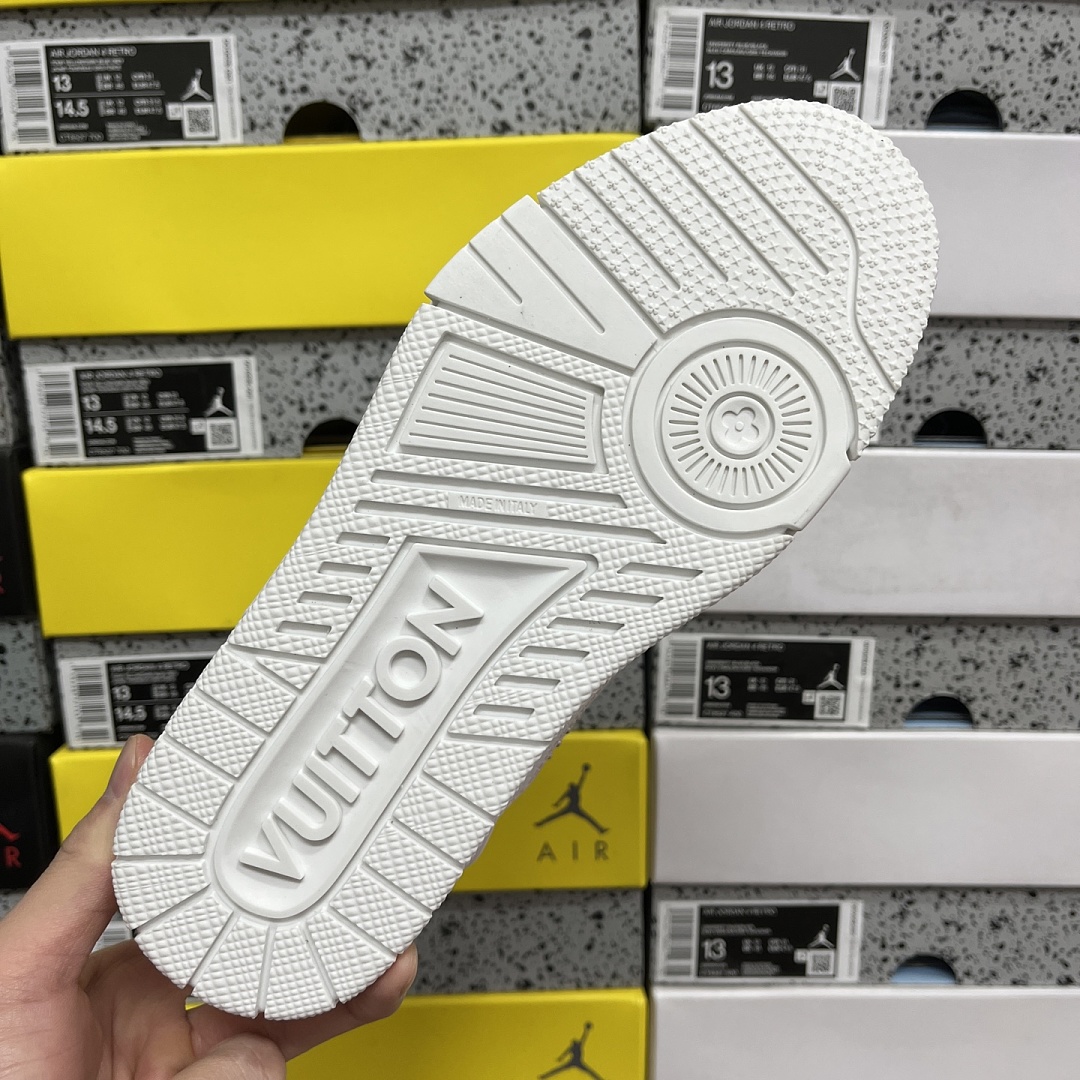 Louis Vuitton Trainer V2-01 - Image 8