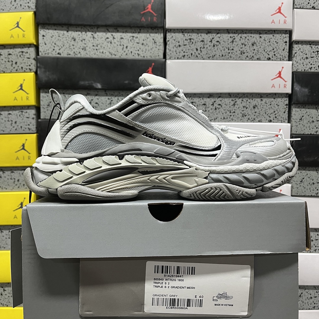 Balenciaga Triple S 2