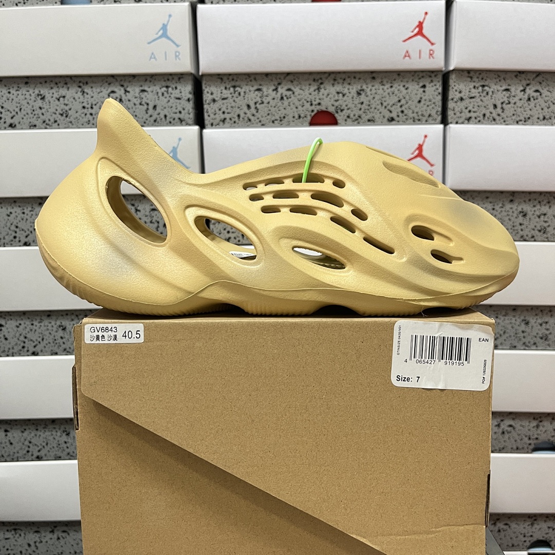 Adidas Slide/Foam Runner - Image 52