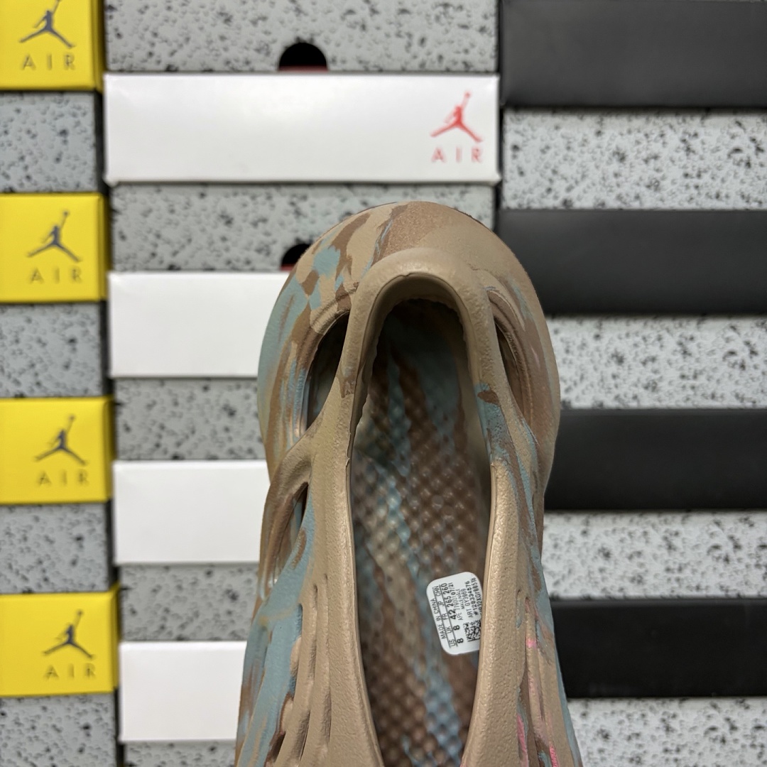 Adidas Yeezy Foam RNNR MX Sand Grey Clogs - Image 5