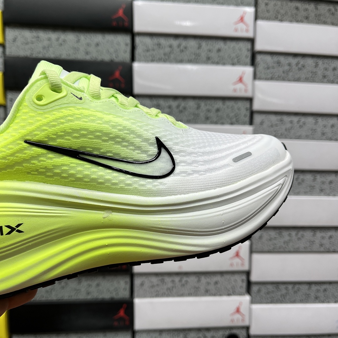 Nike Vomero Plus - Image 3