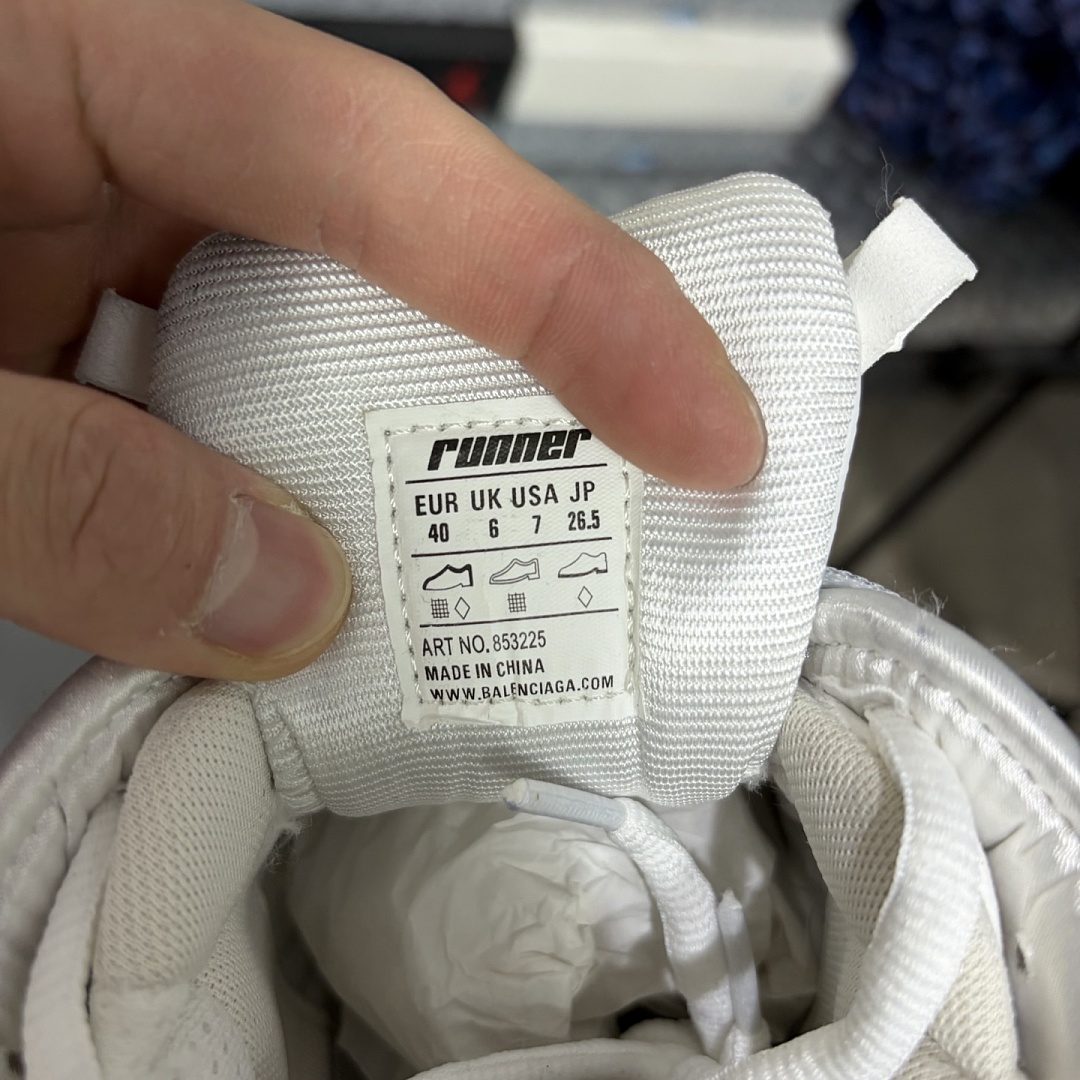 Balenciaga Runner LED 7 Gen - Image 12