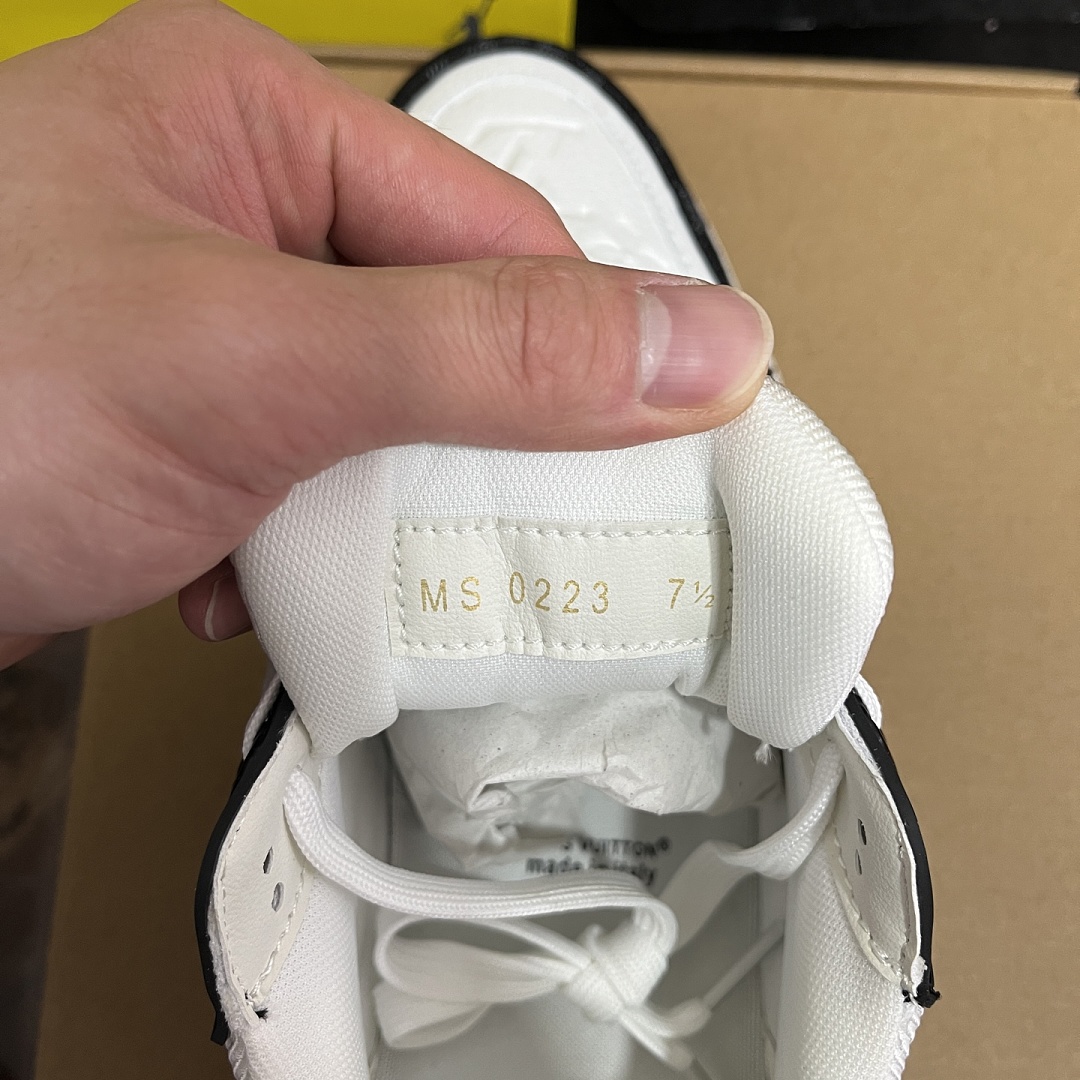 Louis Vuitton Trainer 1-03 - Image 6
